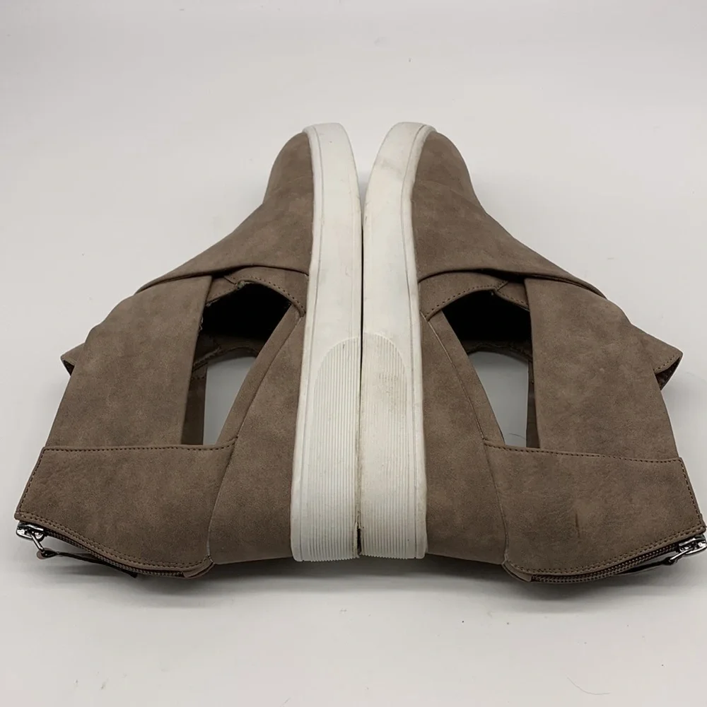 Journee Platform Shoes with Side Cut Outs size 9.5